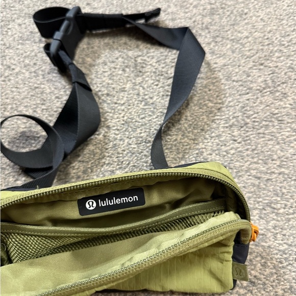 Lululemon athletica Green Mini Belt Bag 0.7L Unisex - Picture 4 of 6